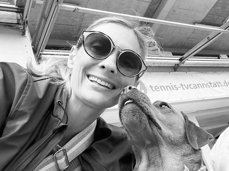 Julia Hasenwandel mit ihrem Hund